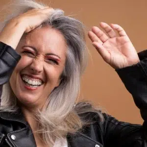 Champús de Peluquería para Cabellos con Canas, Blancos o Grises